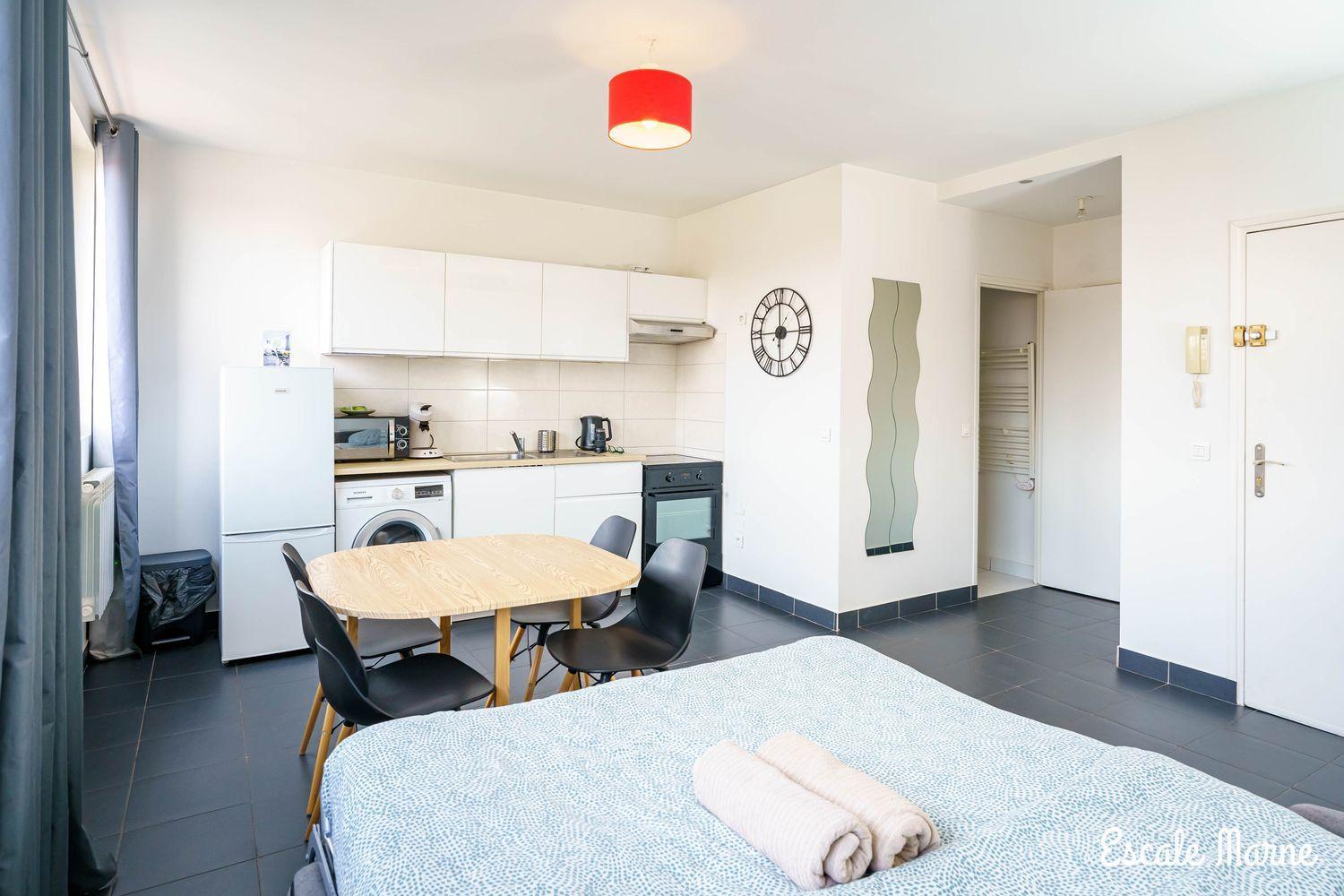 Escale-Marne Fr - 202 - Free Parking - Free Luggage Storage - All Equipped - Linen Included - Washing Machine - 10Mn Walk Metro 8 - Rer A - Panoramic View - From 1 To 14 Guests Мезон-Альфор Номер фото